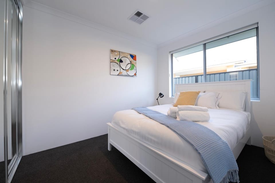 Bed, Photo of the whole room, towels