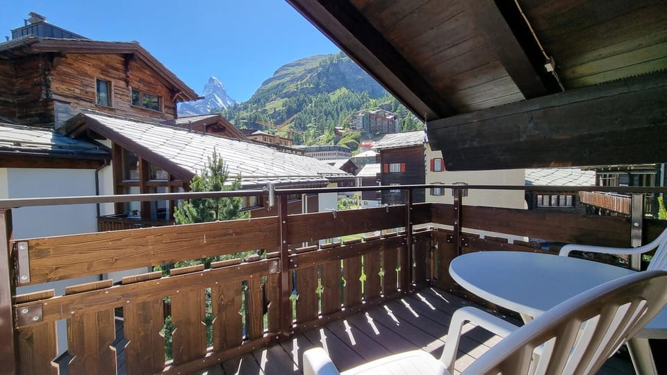 Balcony/Terrace, Mountain view