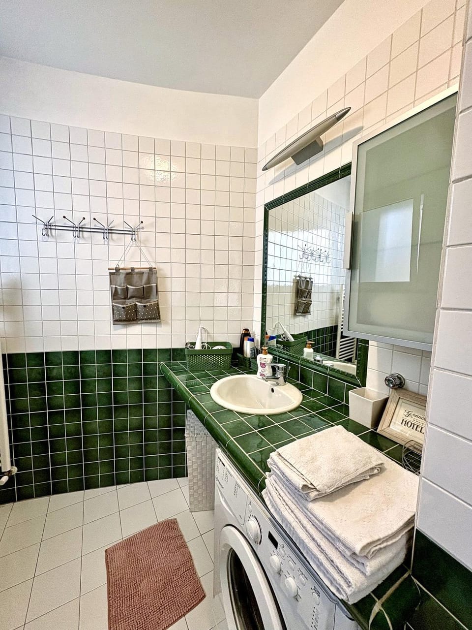 Bathroom, towels, washing machine
