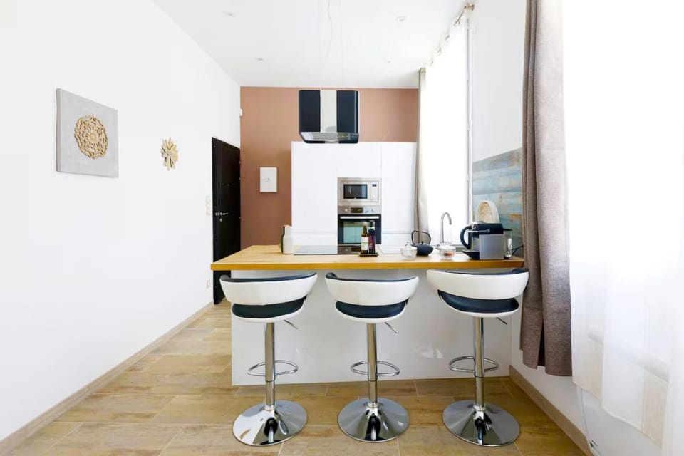 Dining area, Meals, microwave, oven