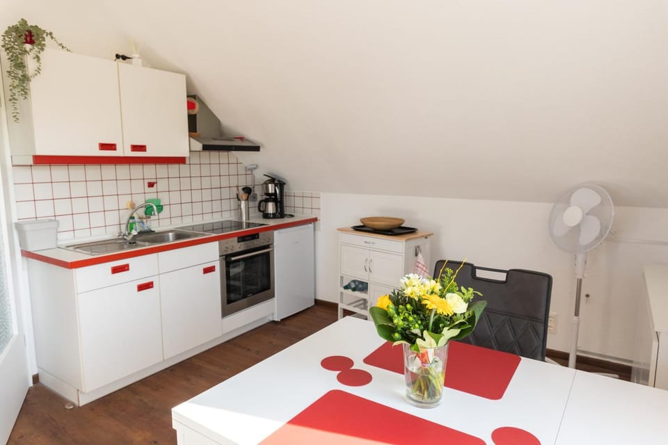 Kitchen or kitchenette, Seating area