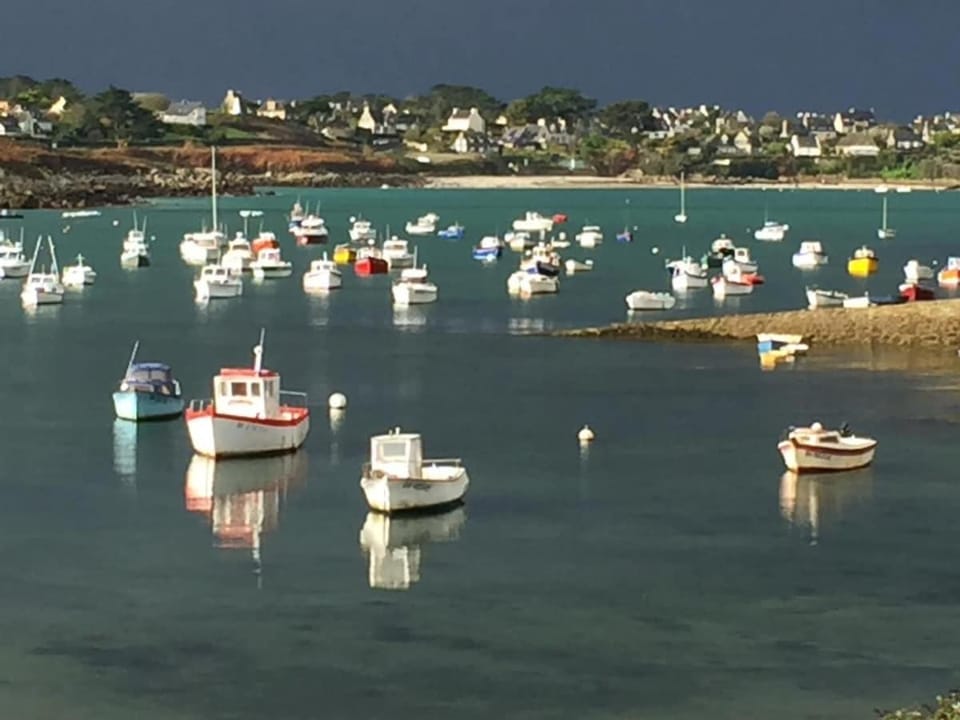 Vue exceptionnelle sur le port - REVE DE MER House in Ploudalmézeau