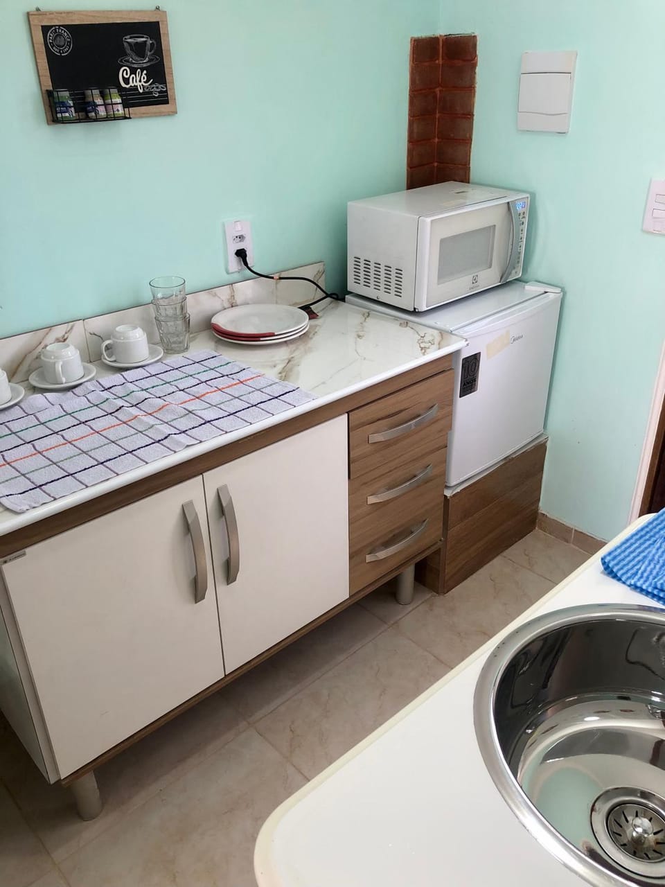 Kitchen or kitchenette