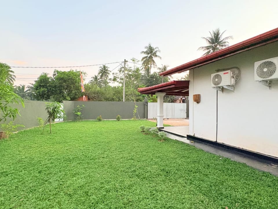 Coastal cloud Villa- one minute to the beach Villa in Southern Province