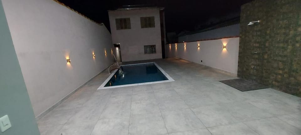 Sobrado 3 dormitórios a 3 kilometros da praia do indaia House in Caraguatatuba