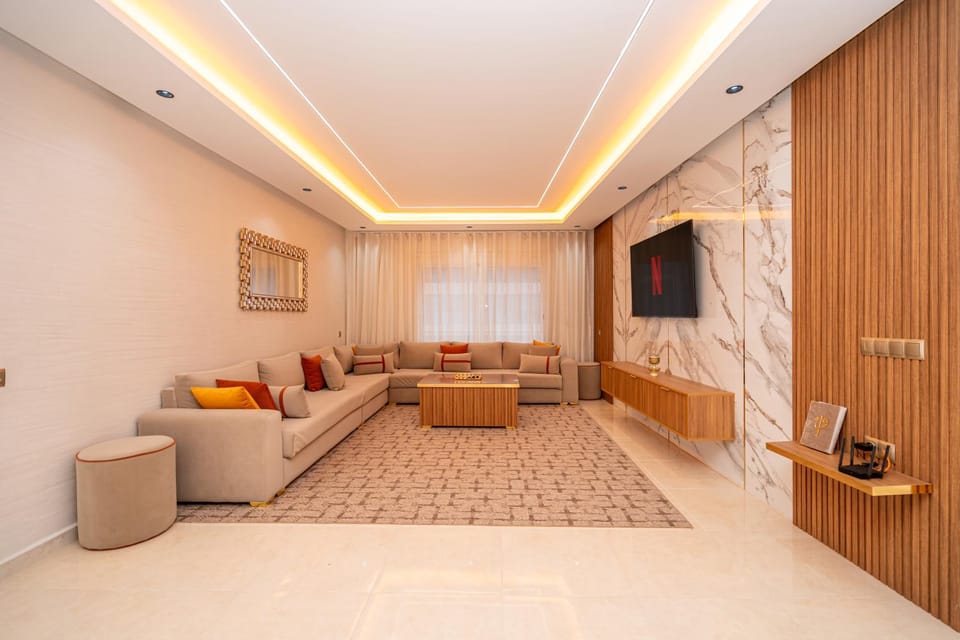 Communal lounge/ TV room, TV and multimedia, Living room, Seating area, Evening entertainment
