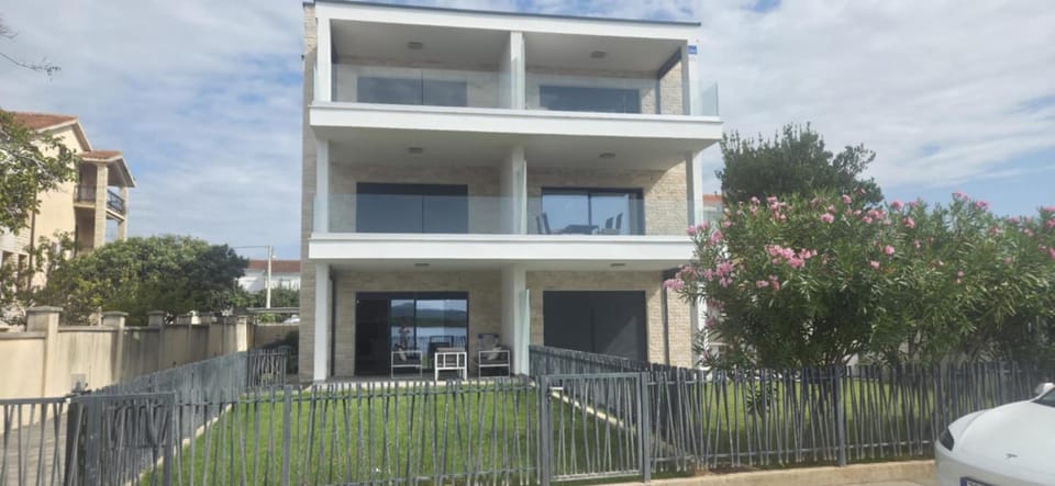 Property building, Balcony/Terrace