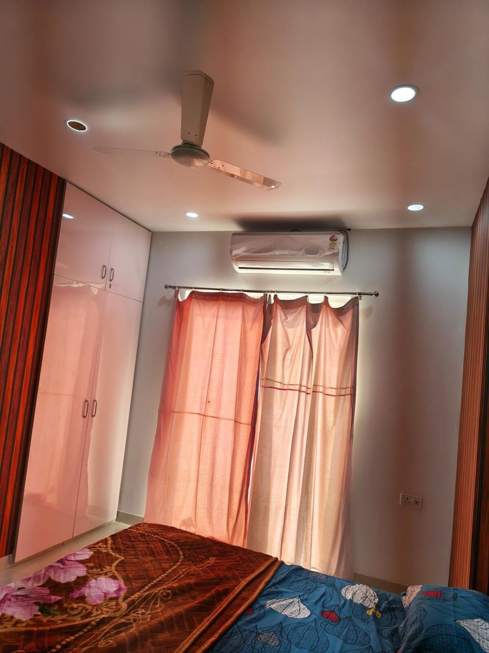 The Sky-high Studio Apartment in Noida