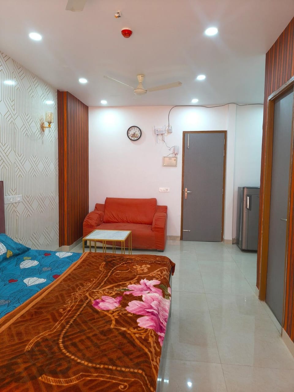 The Sky-high Studio Apartment in Noida