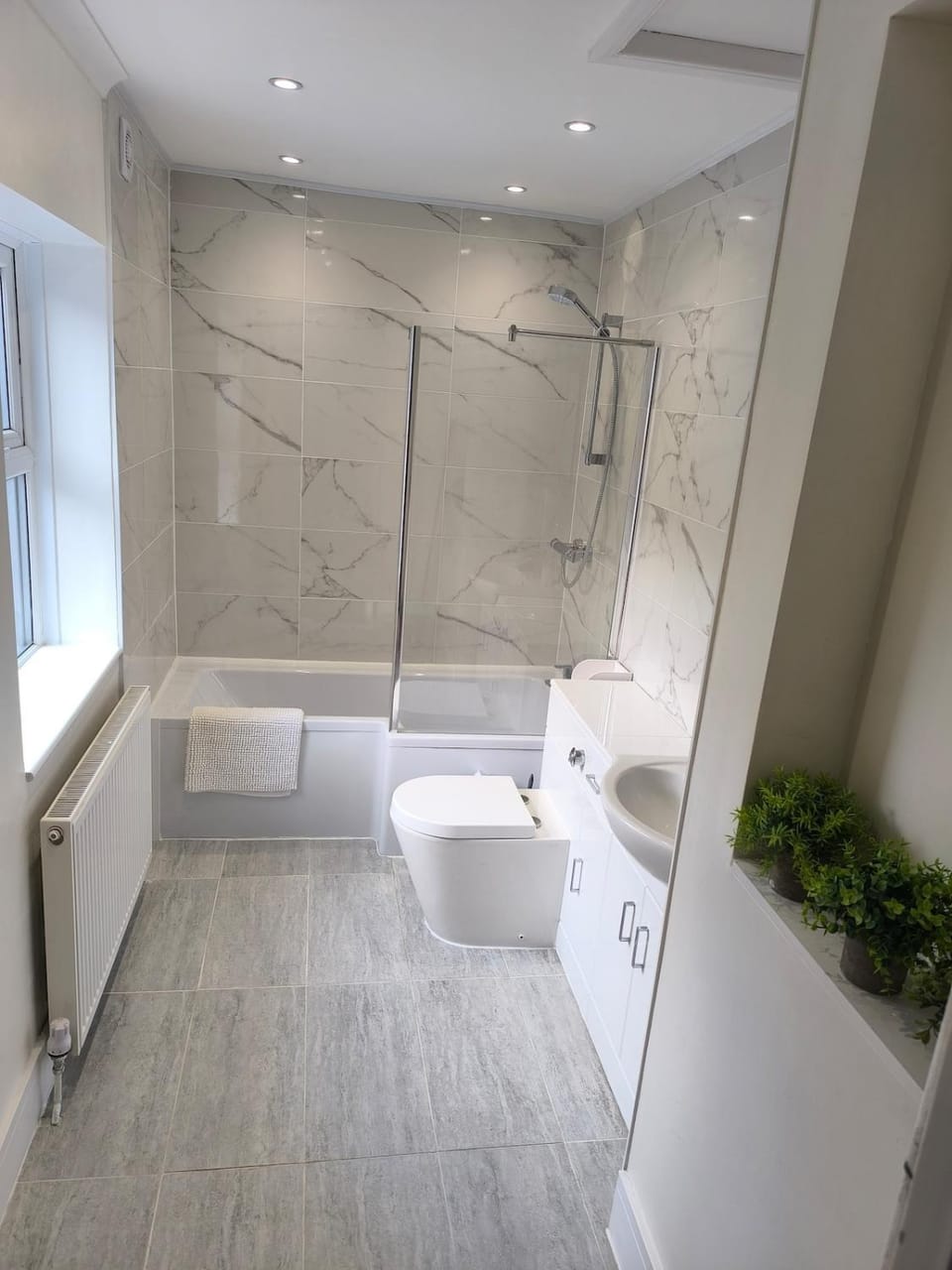 Redhill Home, close to station, Sleeps 5,2 Parking Apartment in Redhill