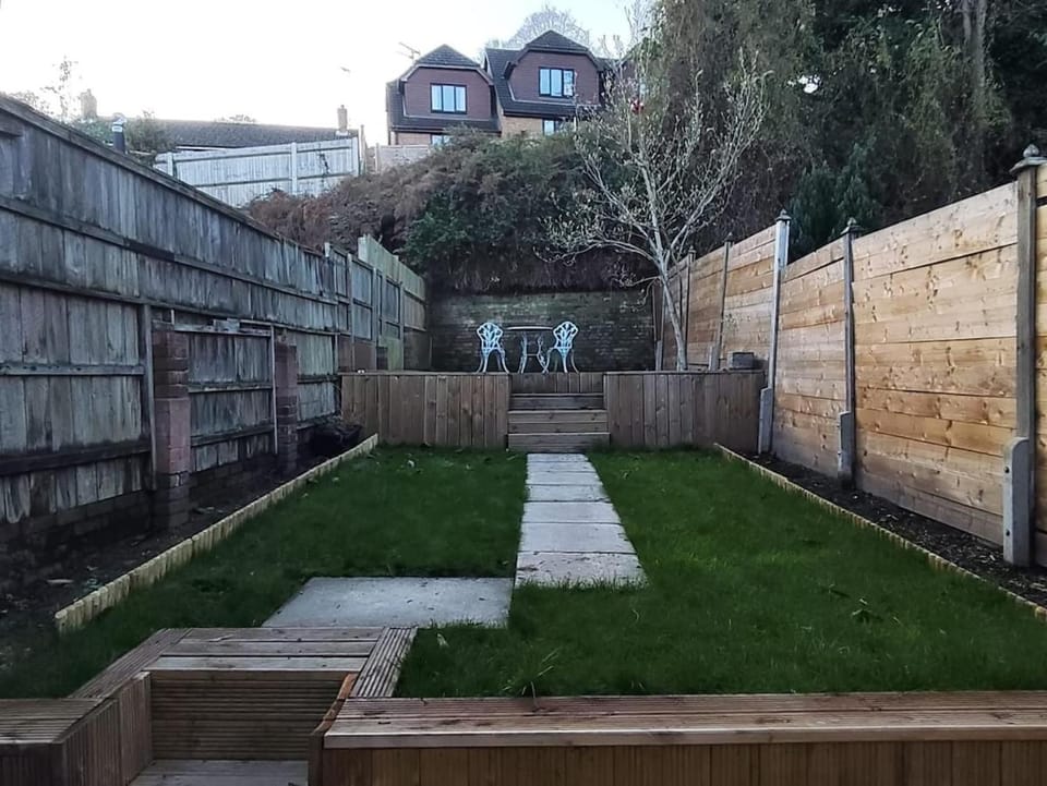 Redhill Home, close to station, Sleeps 5,2 Parking Apartment in Redhill