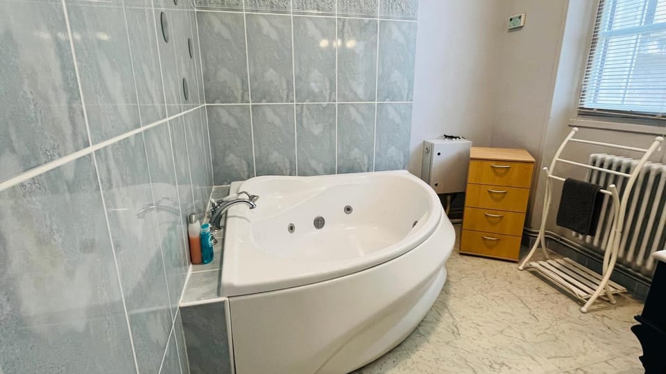 Bathroom, Bath