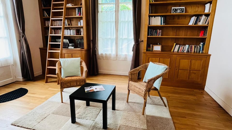 Library, Living room, Seating area