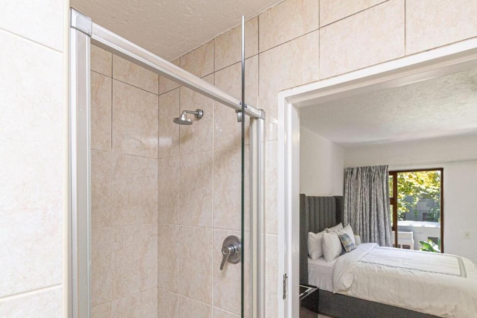 Sandton city 3 bedroom apartment with balcony Apartment in Sandton