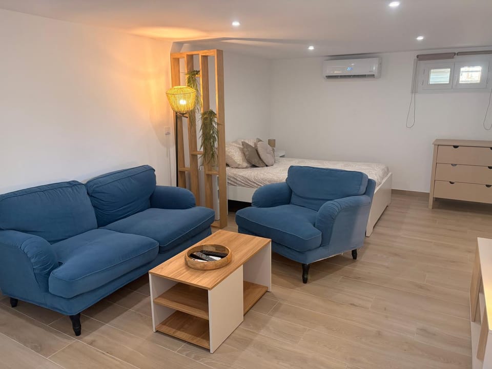 Studio indépendant 15 min des plages Parking Apartment in Toulon