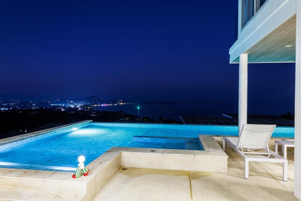 Night, Balcony/Terrace, Sea view, Swimming pool