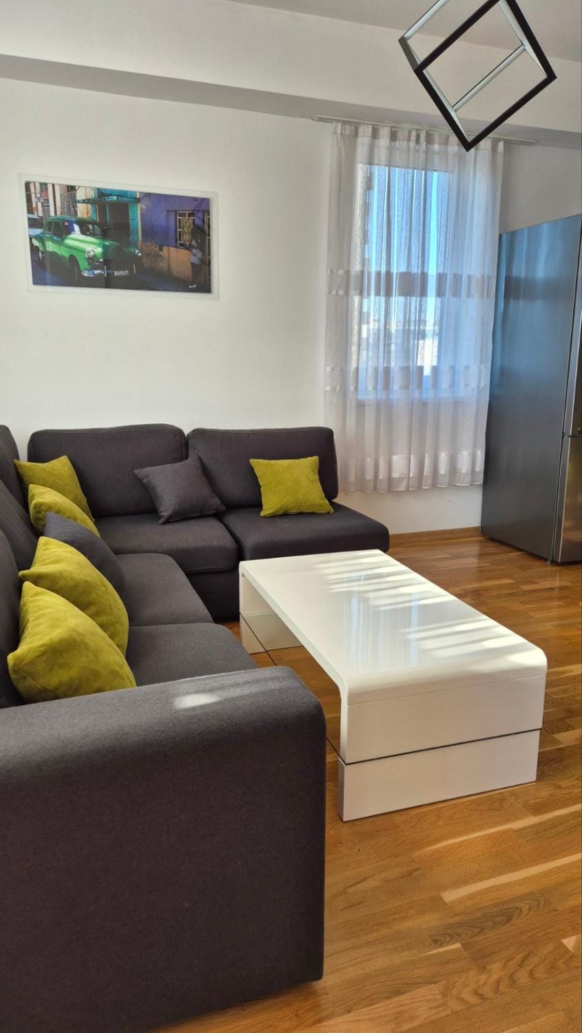 Bed, Living room, Seating area