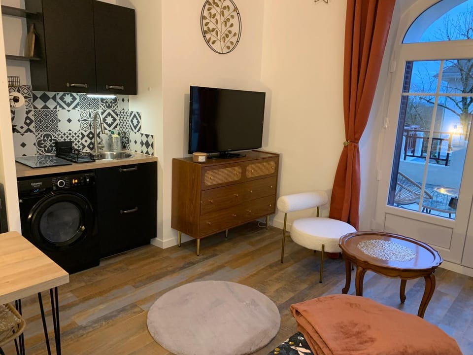 Charmant studio avec grande terrasse Apartment in Bagnoles de l'Orne Normandie