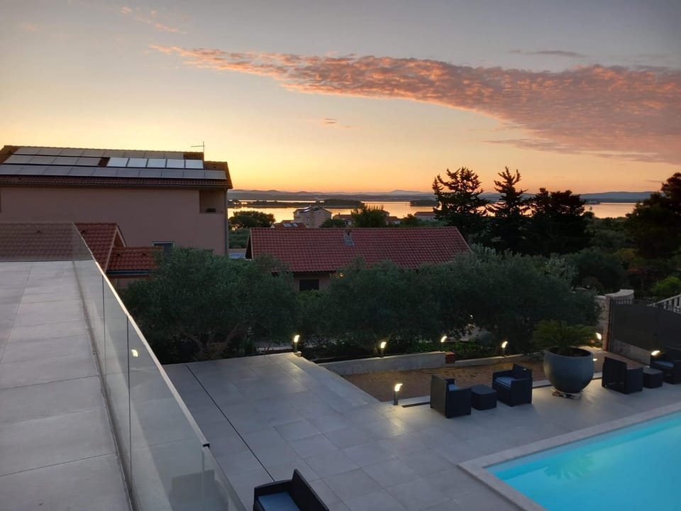 Natural landscape, Swimming pool, Sunrise