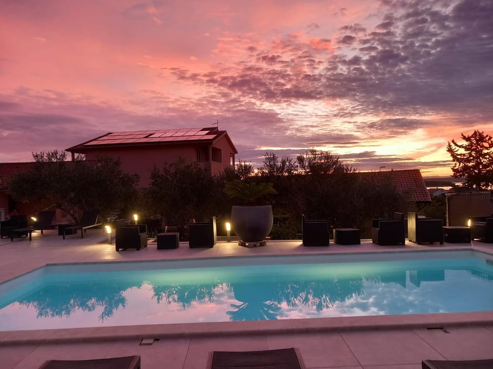 Swimming pool, Sunrise