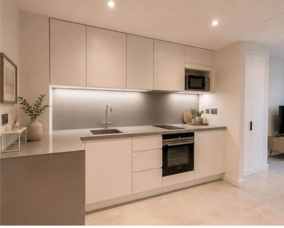 VV - Skyline Studio Pool & Gym in City Centre Apartment in Gibraltar