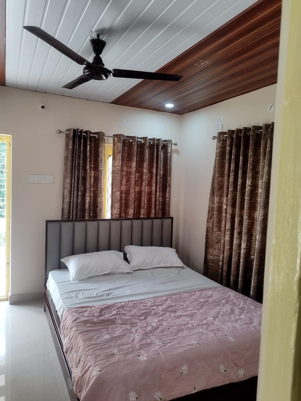 Rahuls Guest House & Service Apartment Near passport Off Muralinagar Apartment in Visakhapatnam