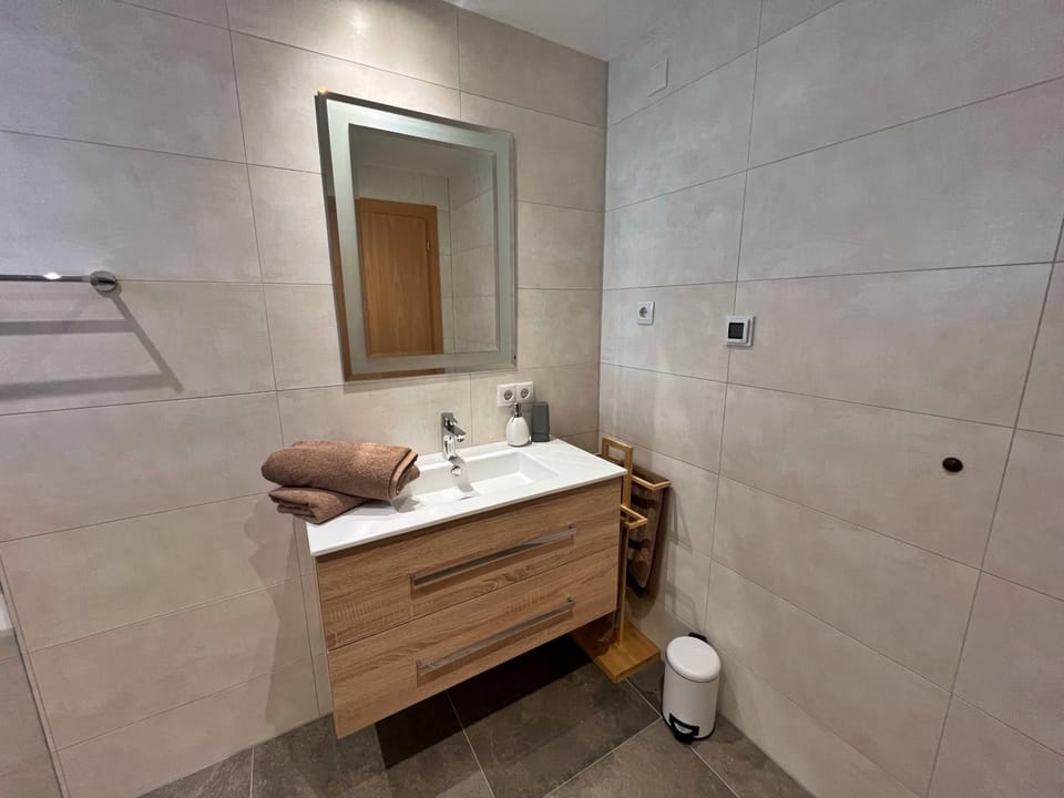 Shower, Bathroom, hair dryier, towels