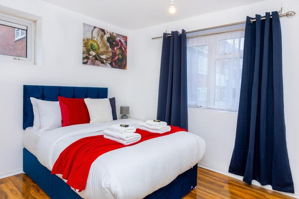 Bed, Bedroom, towels, air conditioner