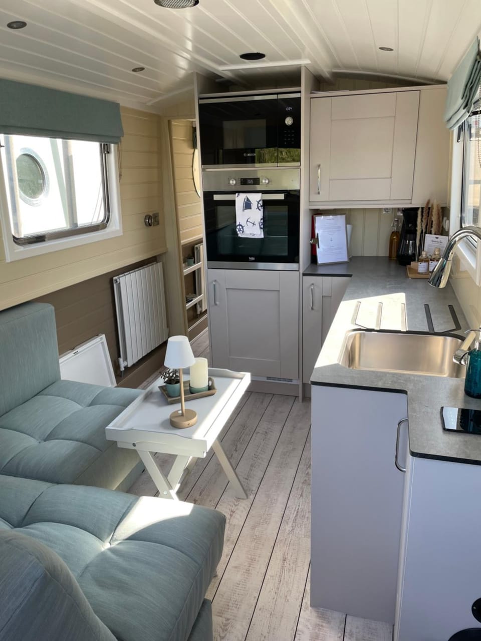 Kitchen or kitchenette, Living room, Seating area