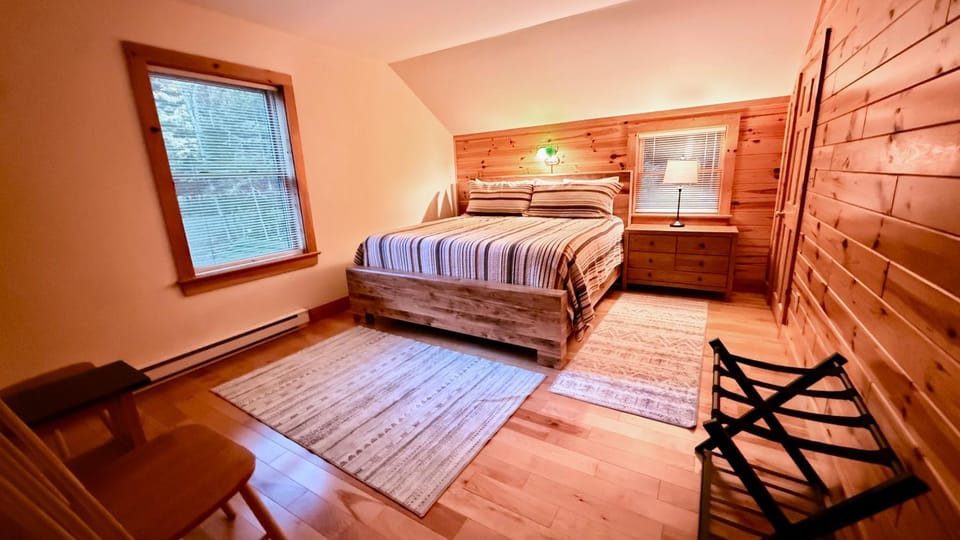 Tranquil Lakefront Getaway on Moosehead Lake House in Beaver Cove