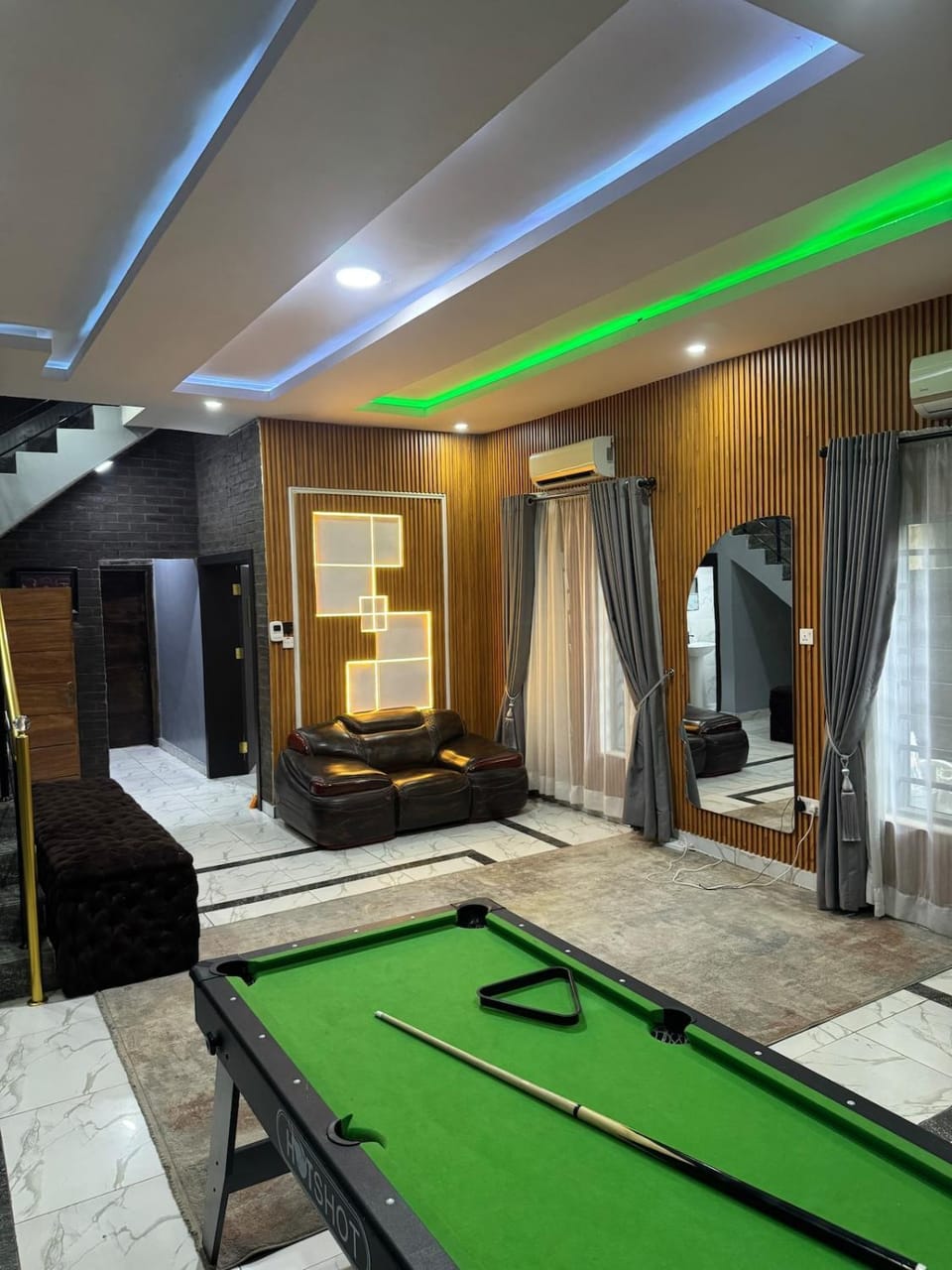 Spacious Fully detached 4-Beds with swimming pool Apartment in Lagos, Nigeria