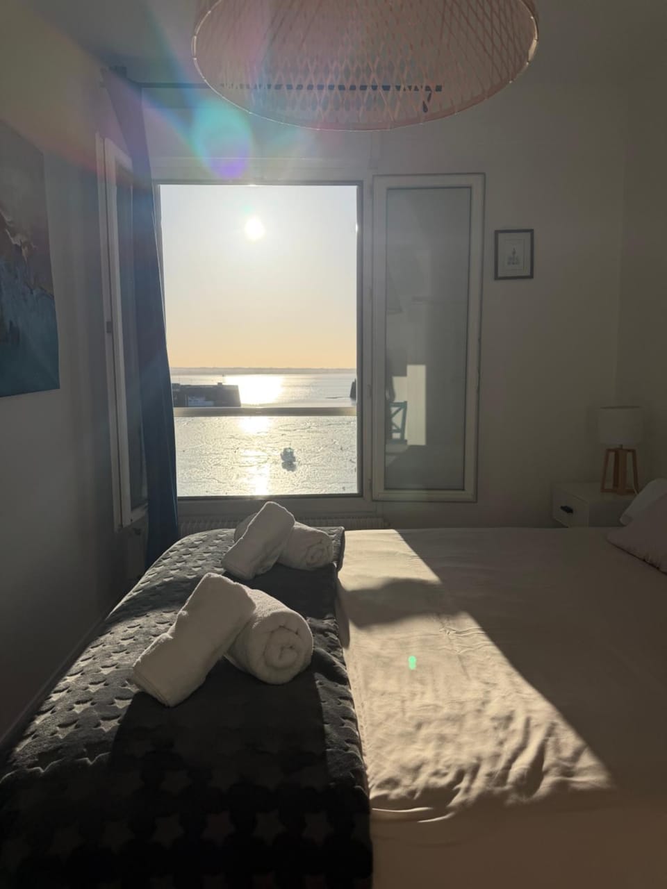 Bed, Natural landscape, Bedroom, Sea view, Sunrise, towels