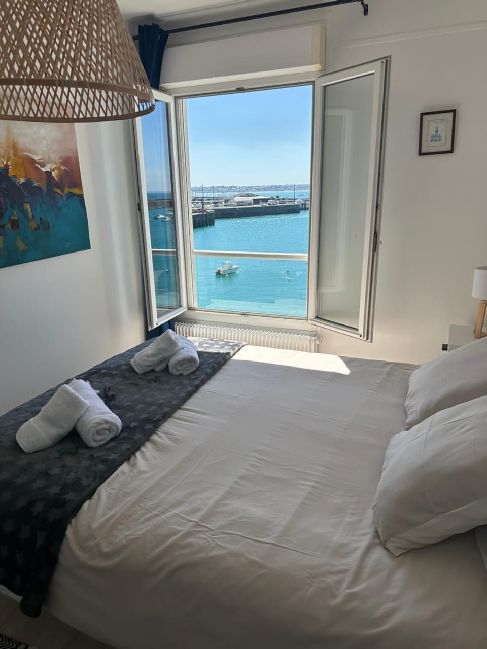 Bed, Photo of the whole room, Bedroom, Sea view, towels