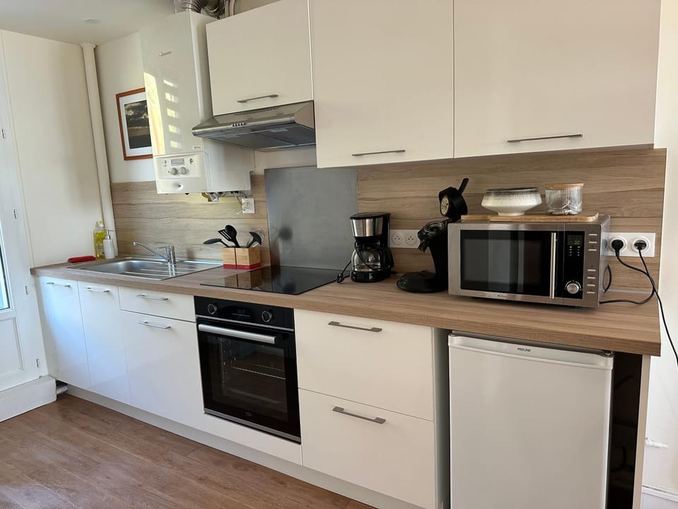 Coffee/tea facilities, Kitchen or kitchenette, oven, pet friendly, stove, toaster