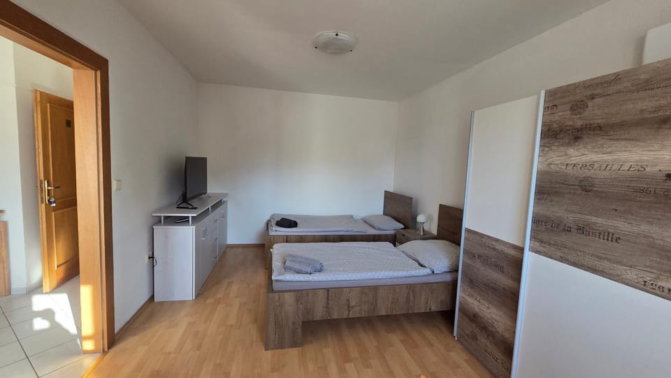 Photo of the whole room, Bedroom