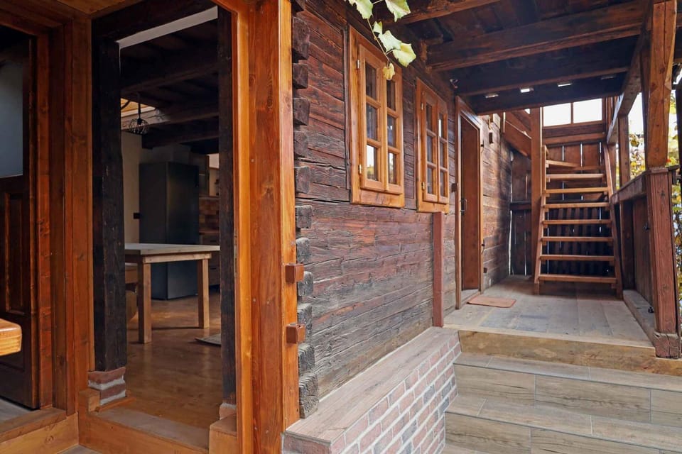 Property building, Balcony/Terrace, Living room