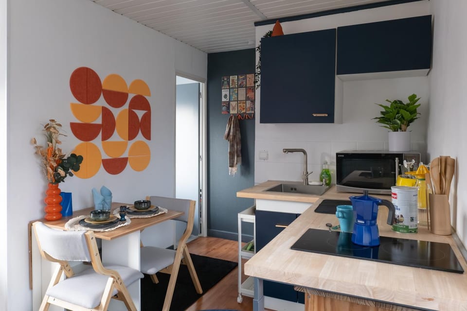 Kitchen or kitchenette, stove