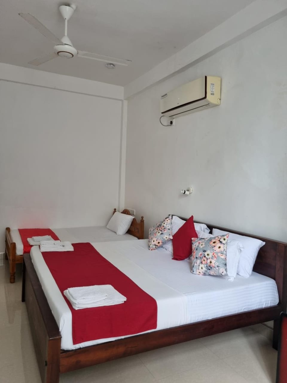 Bed, Bedroom, towels, air conditioner
