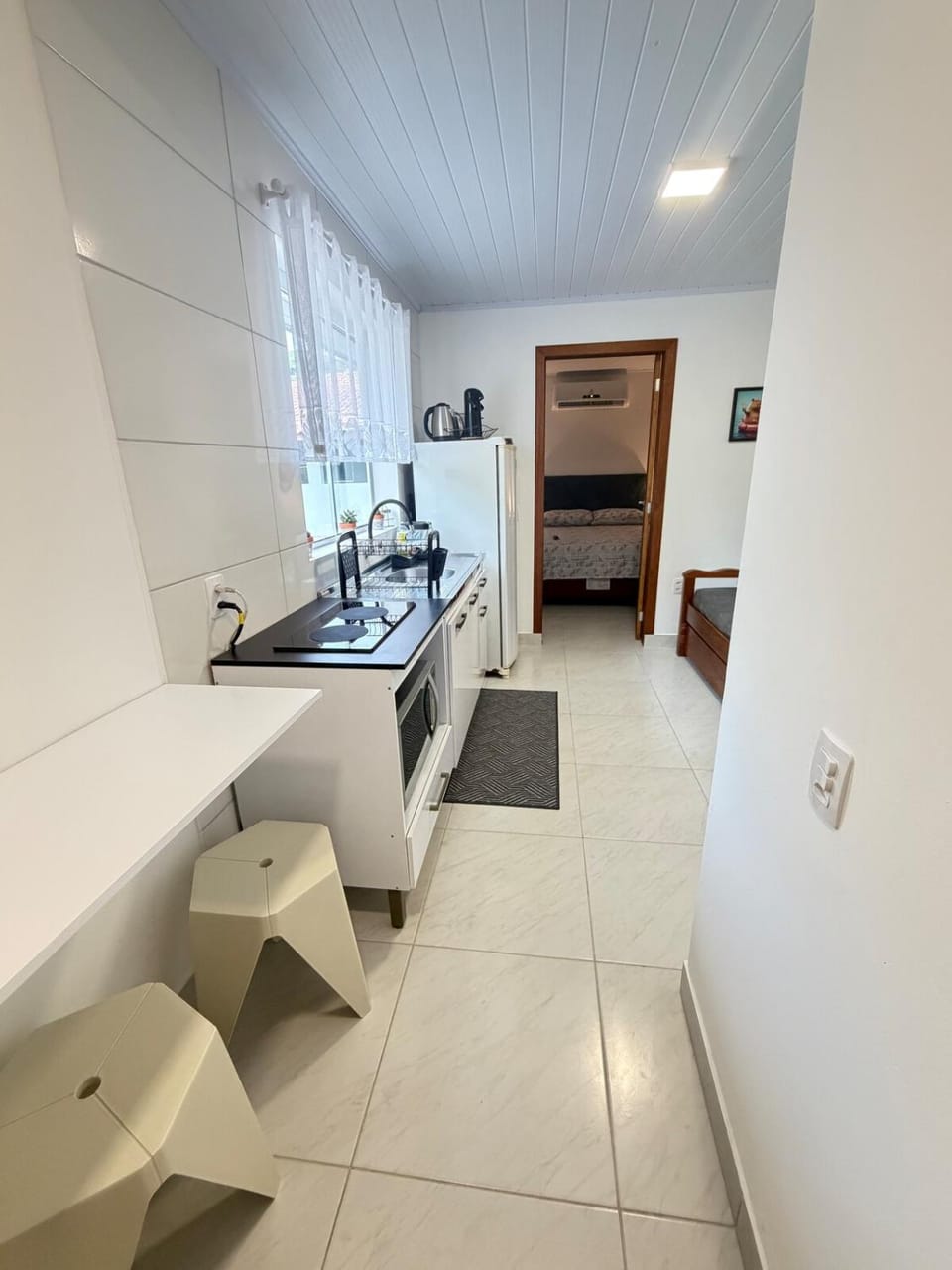 Kitchen or kitchenette, Dining area, stove