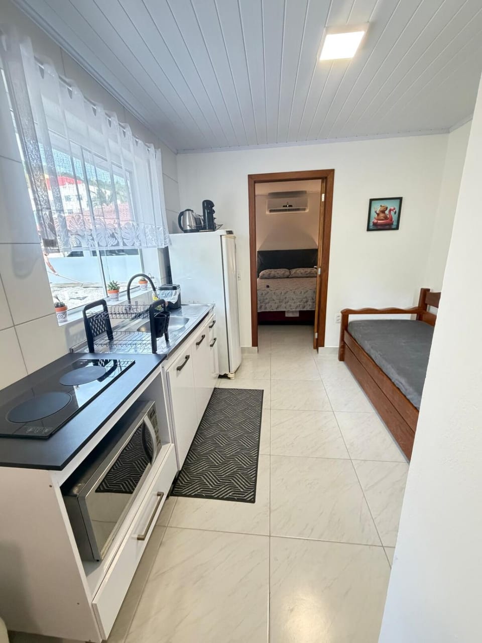 Kitchen or kitchenette, Dining area, stove, toaster