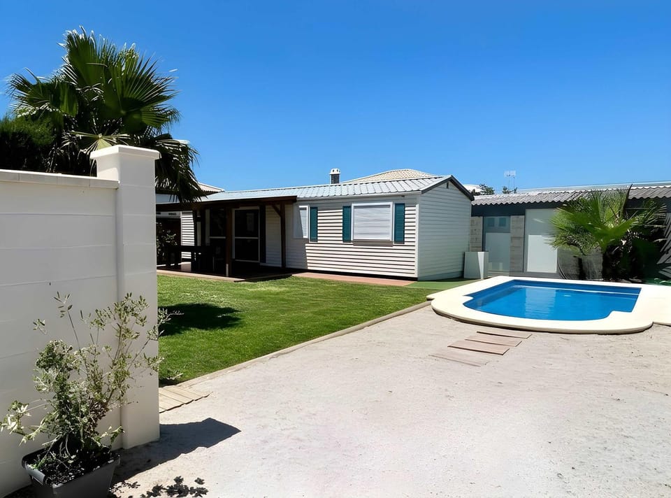 Apartamento cercano a la playa del palmar con piscina House in La Janda