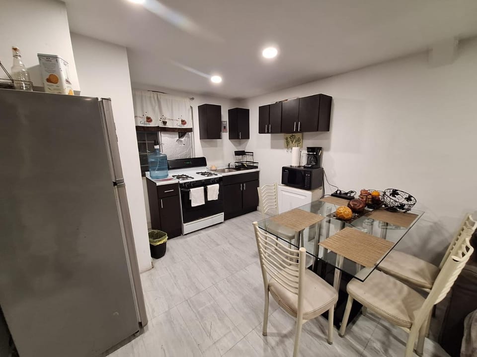 Kitchen or kitchenette, Dining area, oven, stove, toaster