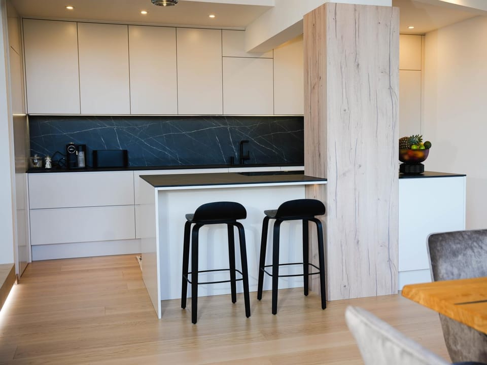 Kitchen or kitchenette, Dining area, stove