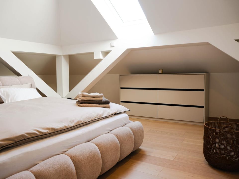 Bed, Photo of the whole room, Bedroom, wardrobe