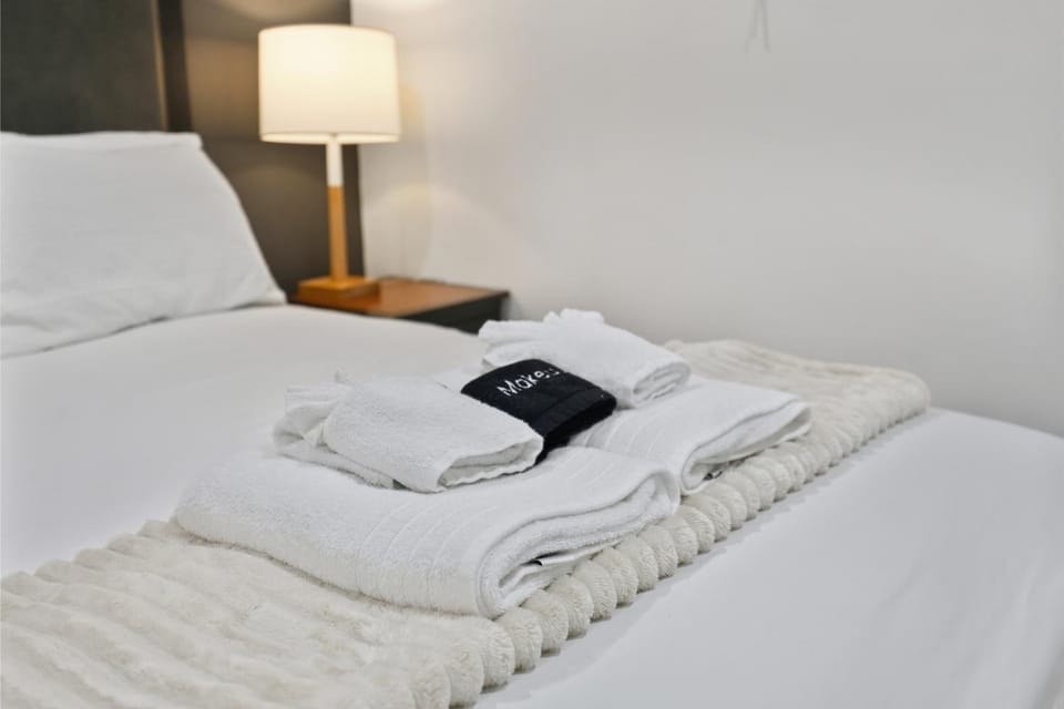 1 min to DC 8 beds sleeps 16 with yard and parking House in Mount Rainier