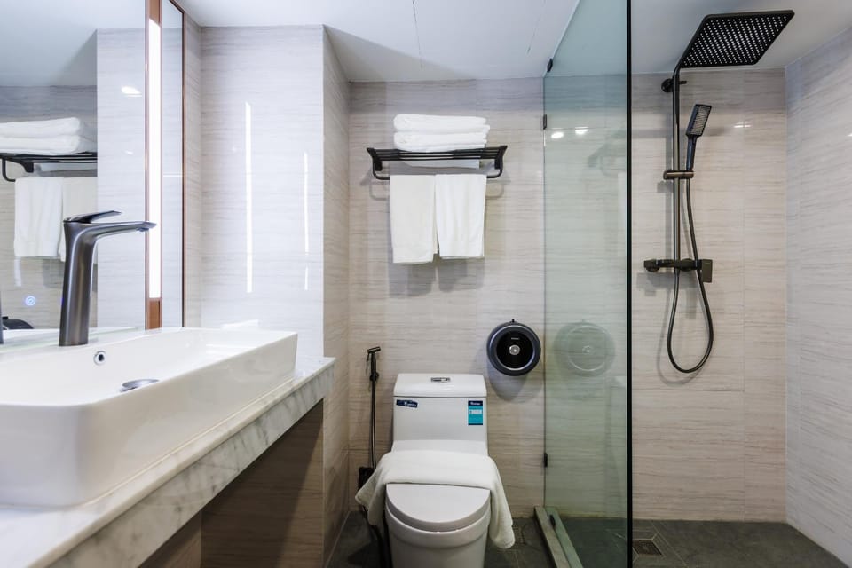 Shower, Toilet, Bathroom, towels