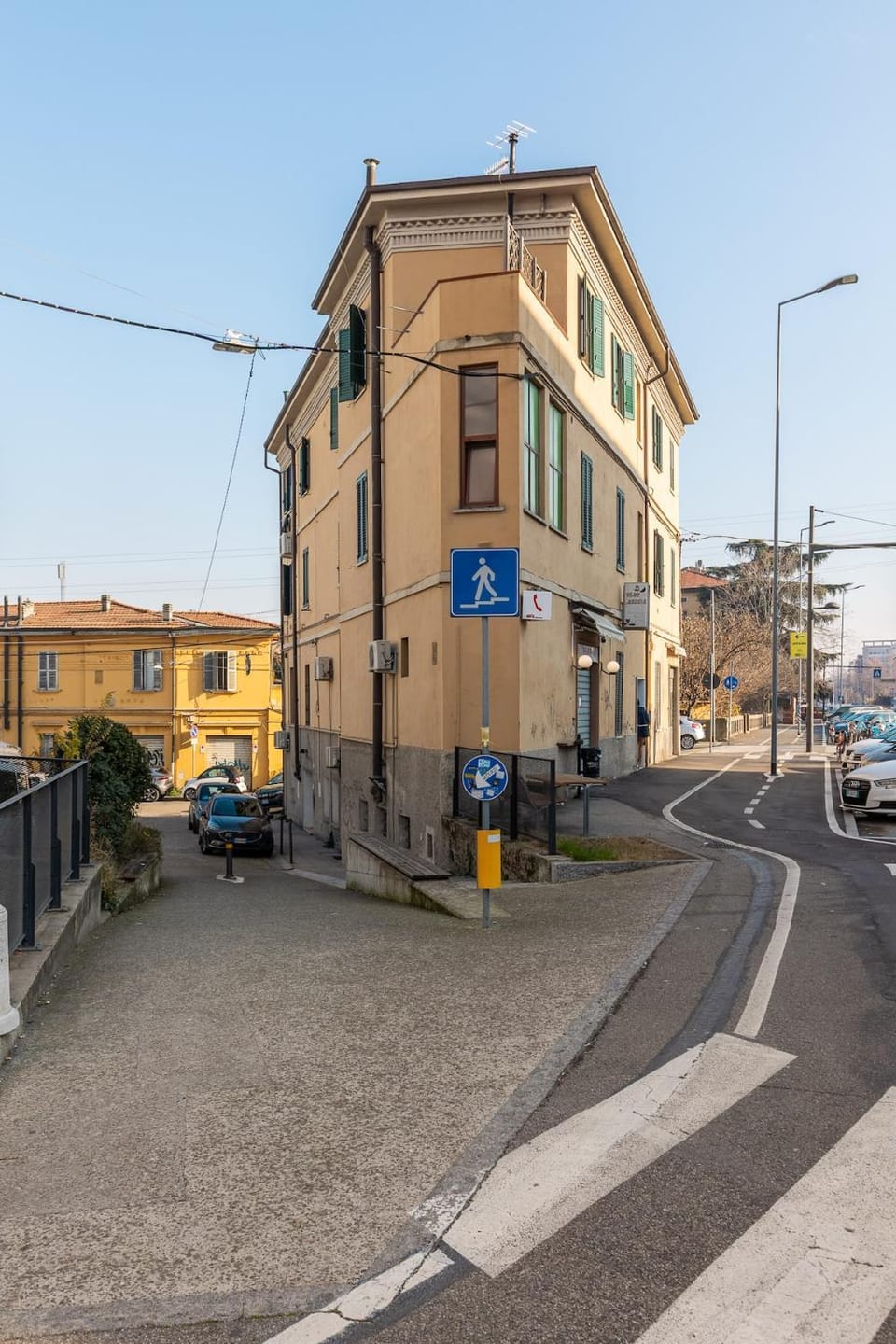 Urban Nest Flat Iron Apartment in Bologna