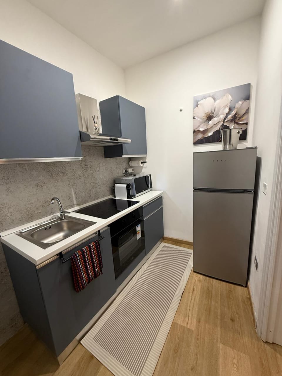 Kitchen or kitchenette, oven, stove