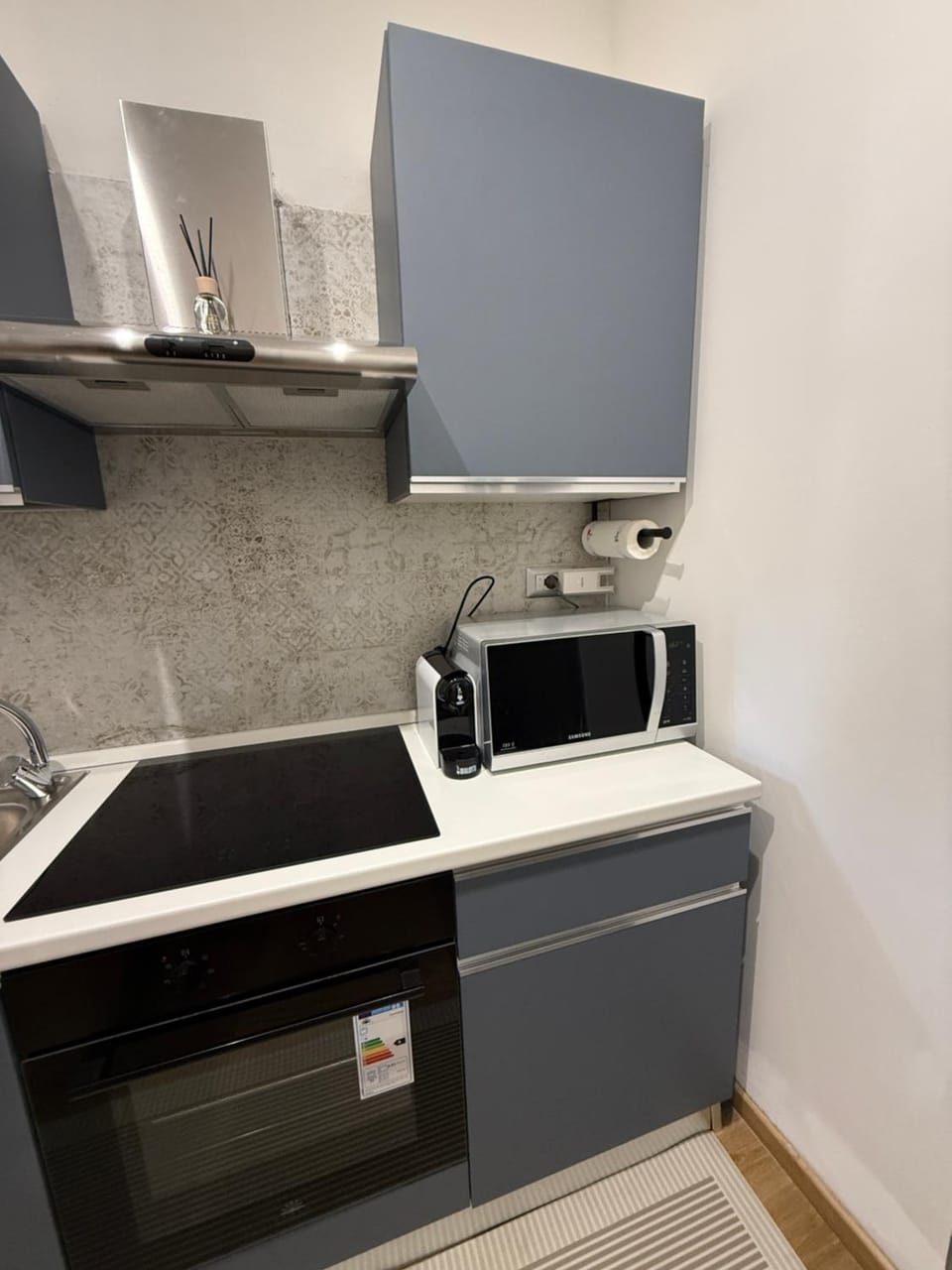 Kitchen or kitchenette, oven, stove
