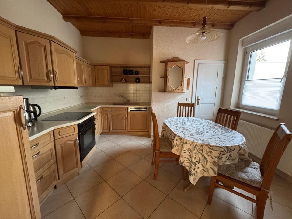 Kitchen or kitchenette, Dining area, dishwasher, stove